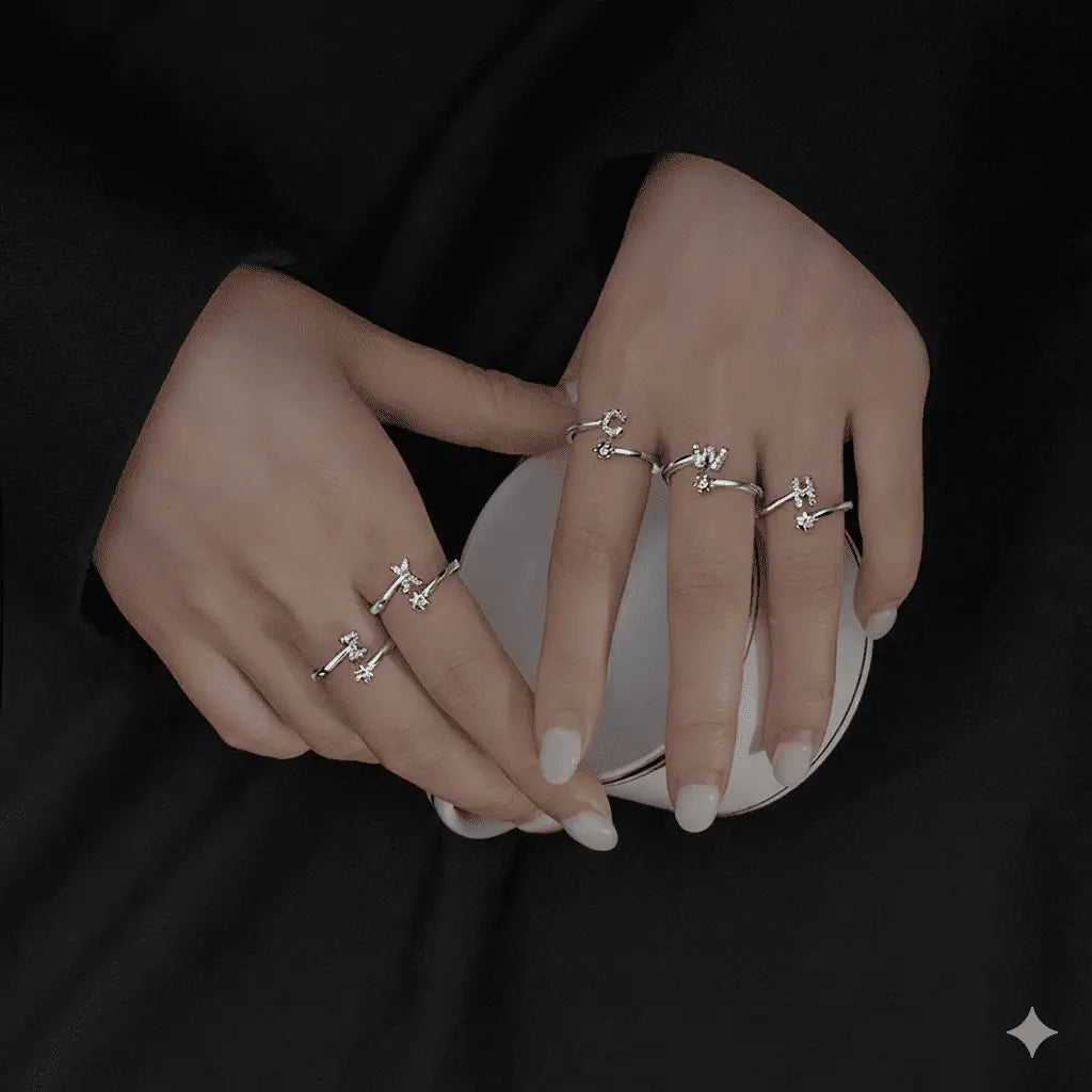 anel letra cravejada