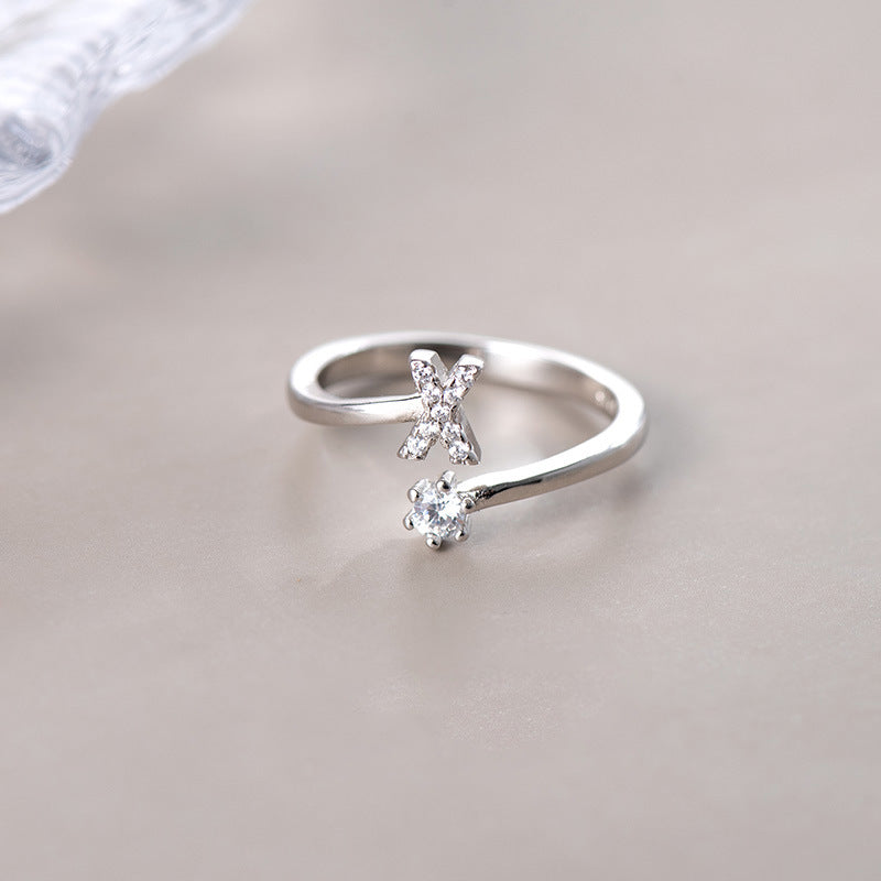 anel letra cravejada