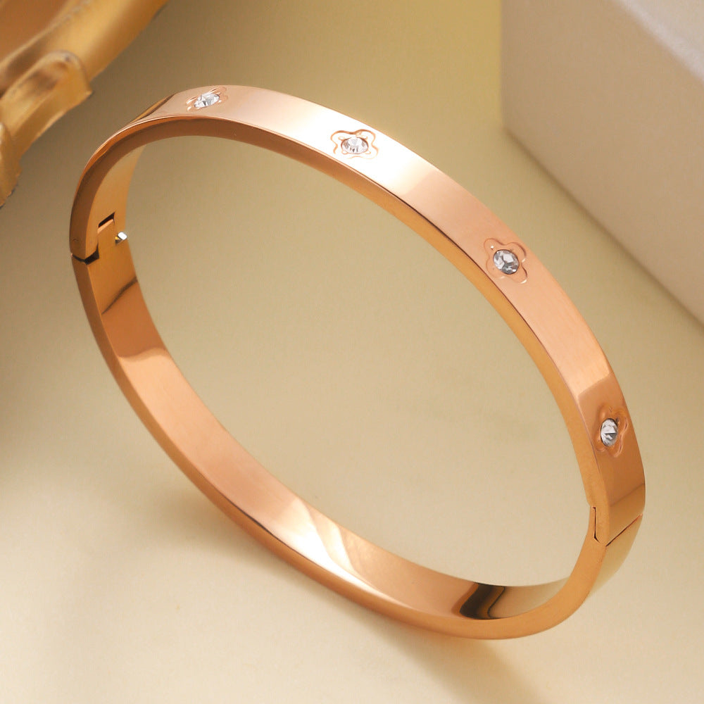 bracelete trevo de luz