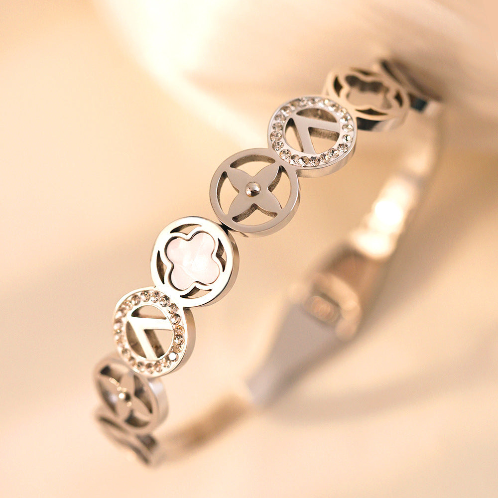 bracelete trevo de assinatura