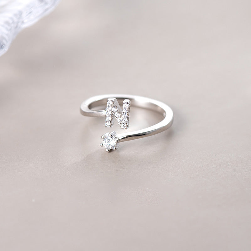 anel letra cravejada