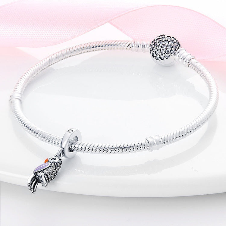 berloque papagaio estiloso