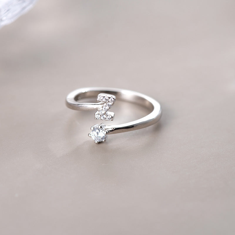 anel letra cravejada