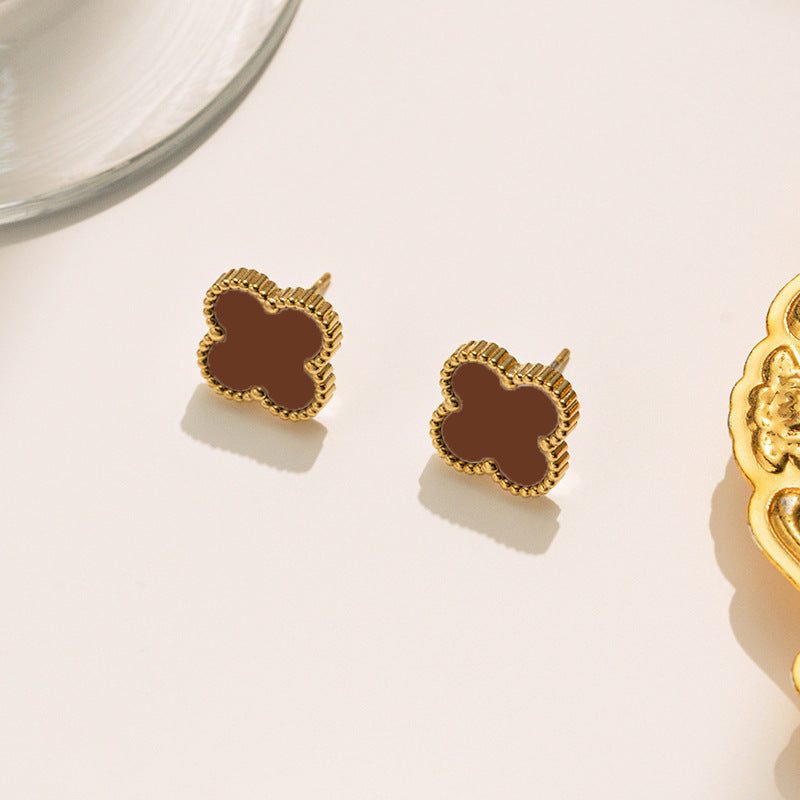 brinco botão trevo color