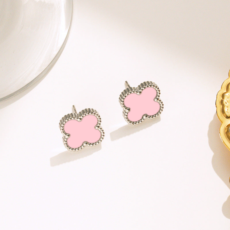 brinco botão trevo de ônix