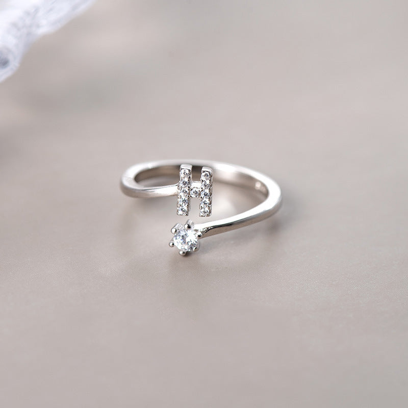 anel letra cravejada