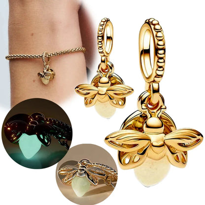 Berloque Charm Pendente Vagalume Dourado Luminoso (Brilha No Escuro)